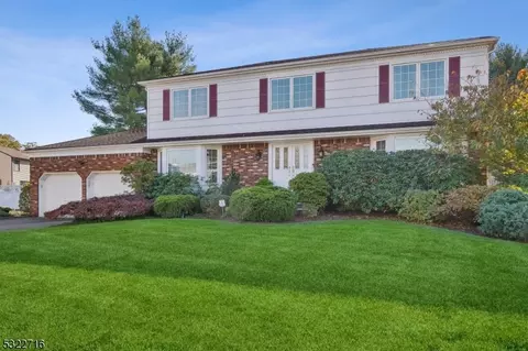 48 Tanglewood Dr, East Hanover, NJ 07936