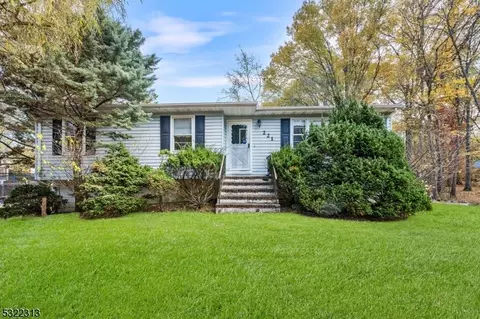 221 Ryerson Rd, Lincoln Park, NJ 07035