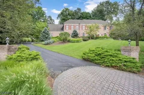 7 Morgan Dr, Sparta, NJ 07871