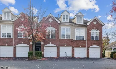 127 Rock Creek Dr, Clifton, NJ 07014