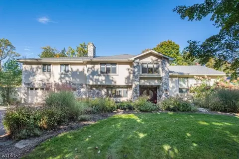 7 Penwood Rd, Livingston, NJ 07039