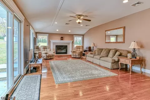 271 W Asbury Anderson Rd, Franklin Twp, NJ 08802