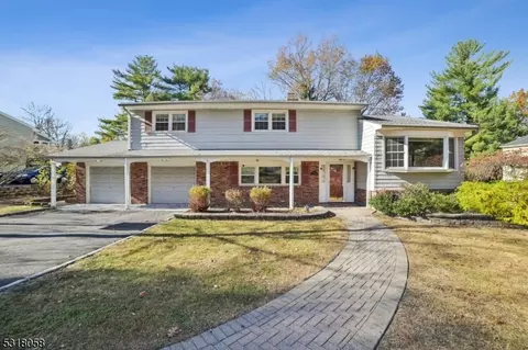 34 Chestnut Hill Dr, New Providence, NJ 07974