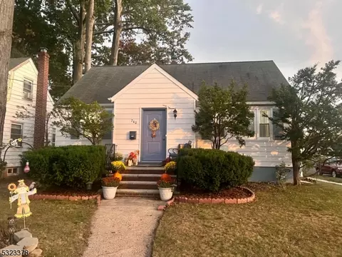 740 E 2nd Ave, Roselle, NJ 07203