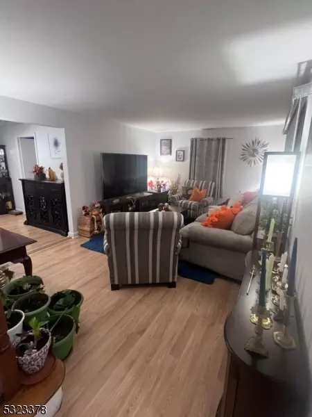 740 E 2nd Ave, Roselle, NJ 07203 photo 4
