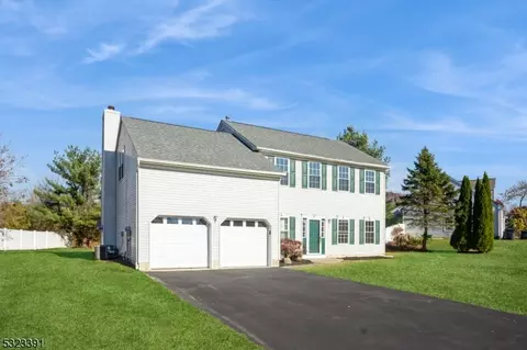 7 Spring Mdw, Oxford, NJ 07863