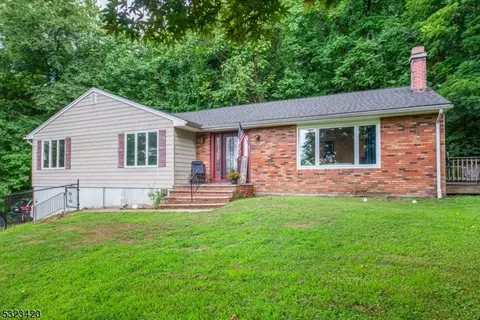11 Horseneck Rd, Montville, NJ 07045