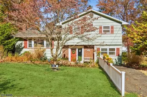 731 Tamaques Way, Westfield, NJ 07090