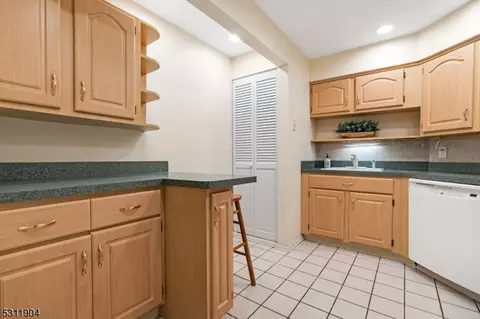 63 Commonwealth Dr, Basking Ridge, NJ 07920 photo 15
