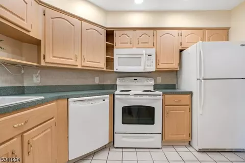 63 Commonwealth Dr, Basking Ridge, NJ 07920 photo 12