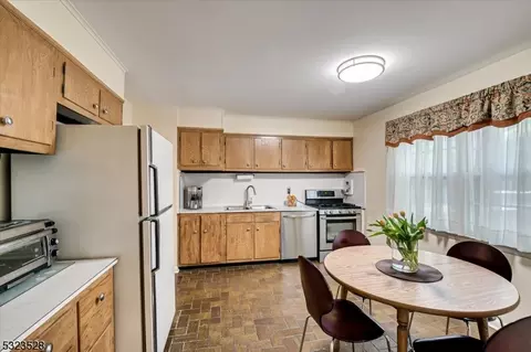 262 Farragut Rd, North Plainfield, NJ 07062 photo 8