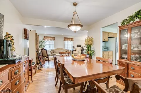 262 Farragut Rd, North Plainfield, NJ 07062 photo 5