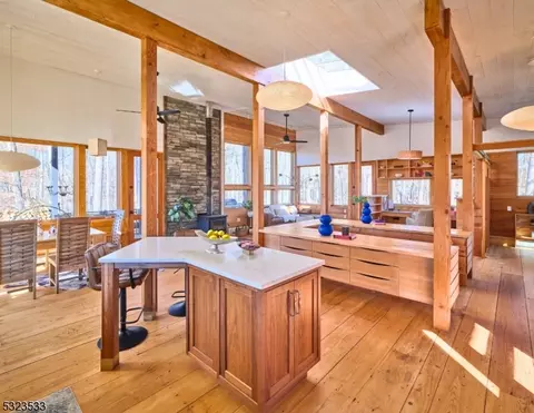 164 Lower Creek Rd, Stockton, NJ 08559