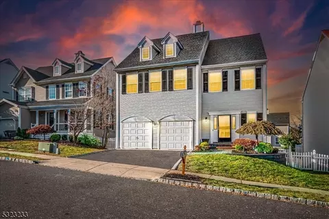 8 Oxford Ct, South Brunswick, NJ 08824