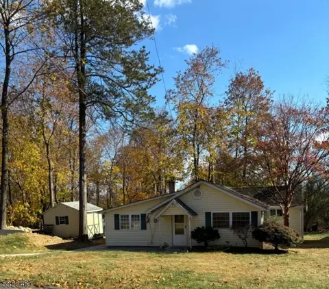 31 Lozier Rd, Mount Olive, NJ 07828