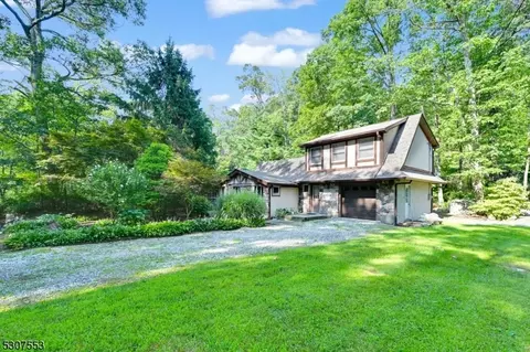 61 Dogwood Ln, West Milford Twp, NJ 07421