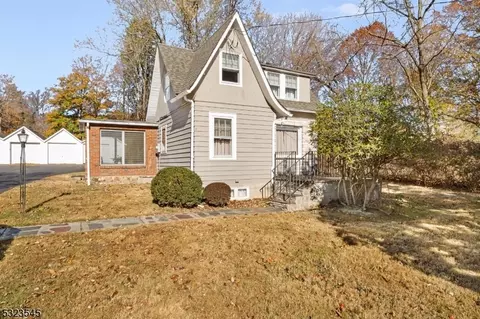 6 Hilltop Ln, Roxbury Twp, NJ 07876