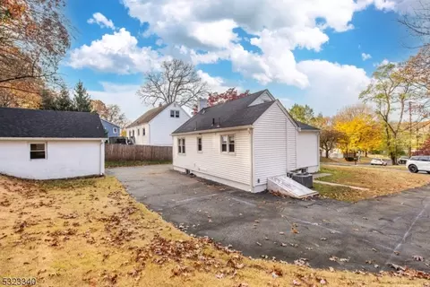 60 Woodhaven Dr, Wayne, NJ 07470 photo 11