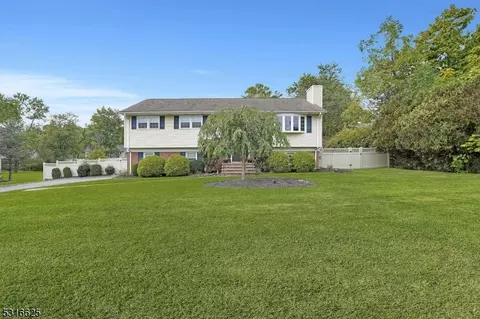16 S Beaumont Pl, Hanover, NJ 07981