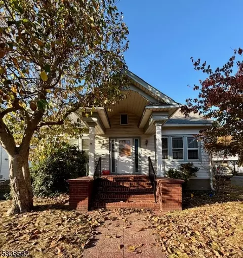 227 Orchard St, Elmwood Park, NJ 07407