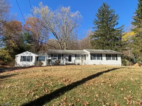 20 Little Philadelphia Rd, Washington, NJ 07882