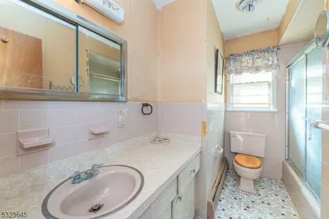33 Lenape Trl, Wayne, NJ 07470 photo 17