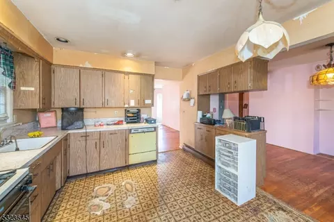 33 Lenape Trl, Wayne, NJ 07470 photo 8