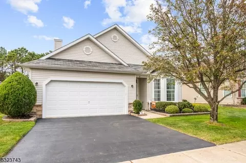 39 Country Walk Blvd, Manchester Township, NJ 08759