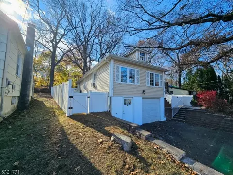 67 Oneida Ave, Roxbury Twp, NJ 07850