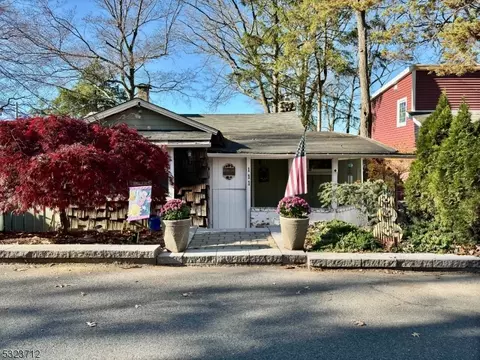 111 Wildwood Rd, Jefferson, NJ 07438