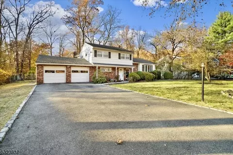 75 Falcon Rd, Livingston, NJ 07039