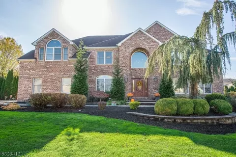 13 Ramkay Dr, Fairfield, NJ 07004