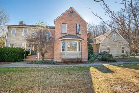 24 October Hill Rd, Jefferson, NJ 07438