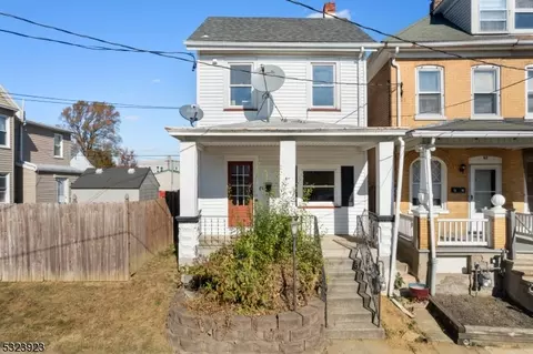 61 Lewis St, Phillipsburg, NJ 08865