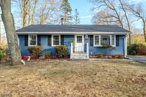 11 Delaware Ave, Stanhope, NJ 07874