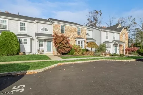 35 Chetwood Ct, Hillsborough, NJ 08844