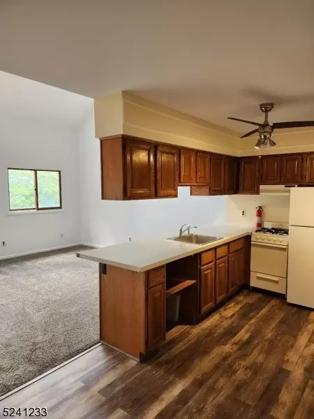 3 Davos Dr #10, Vernon, NJ 07462