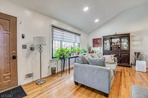 190 Carlisle Ter, Plainfield, NJ 07062
