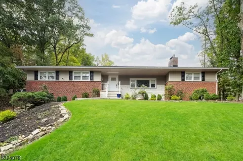 37 Dogwood Rd, Morris Plains, NJ 07950