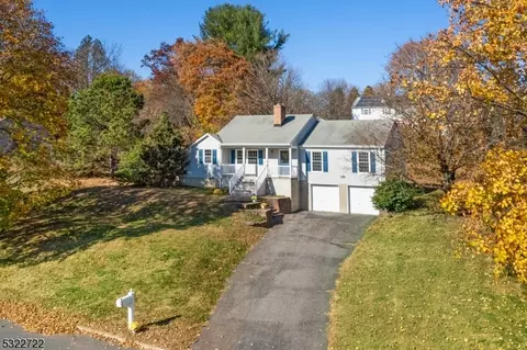 3 Rolling Green Dr, Milford, NJ 08848