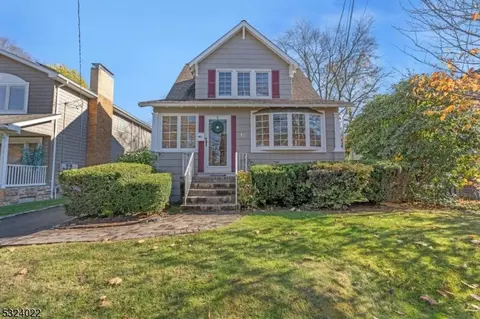 12 Mitchell Ave, Roseland, NJ 07068