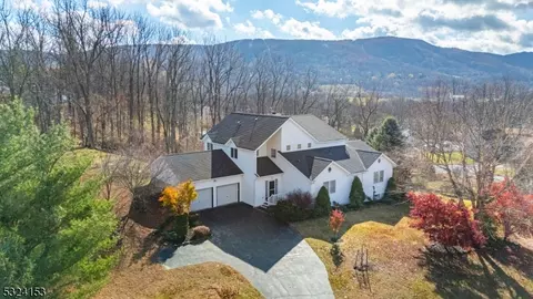 2 Pueblo Trl, Vernon, NJ 07462