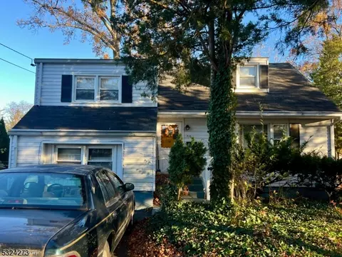 316 Seneca Ave, Middlesex, NJ 08846