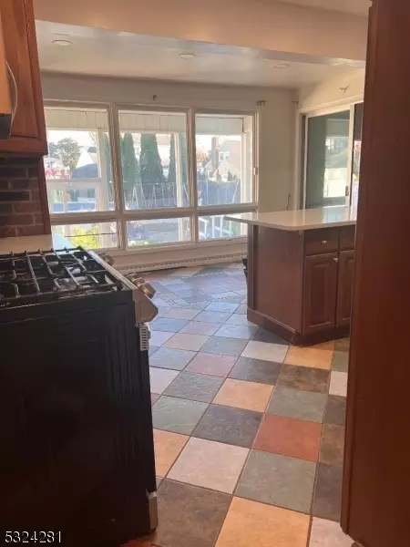 211 Raritan Rd, Linden, NJ 07036