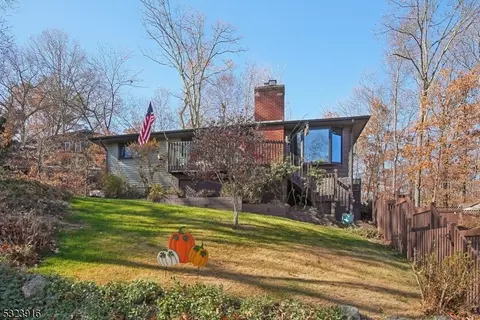 50 Sherwood Forest Dr, Byram Twp, NJ 07821