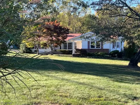 42 Sand Hill Rd, Flemington, NJ 08822