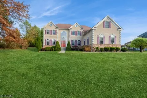 1 Angelo Ct, Monroe Township, NJ 08831