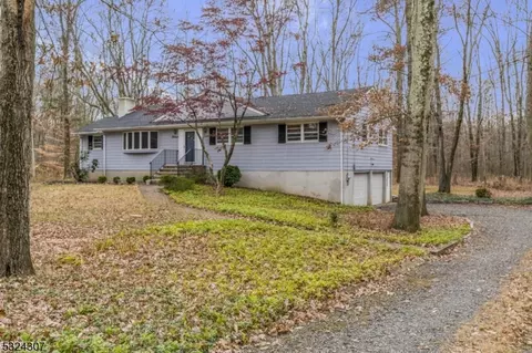 13 Indian Rock Rd, Warren, NJ 07059