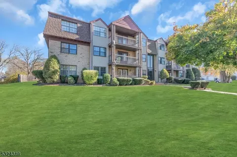 204 Newport Ct, Fords, NJ 08863