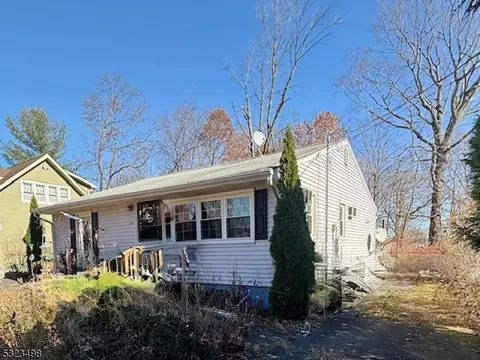 222 S Maryland Ave, Jefferson, NJ 07849